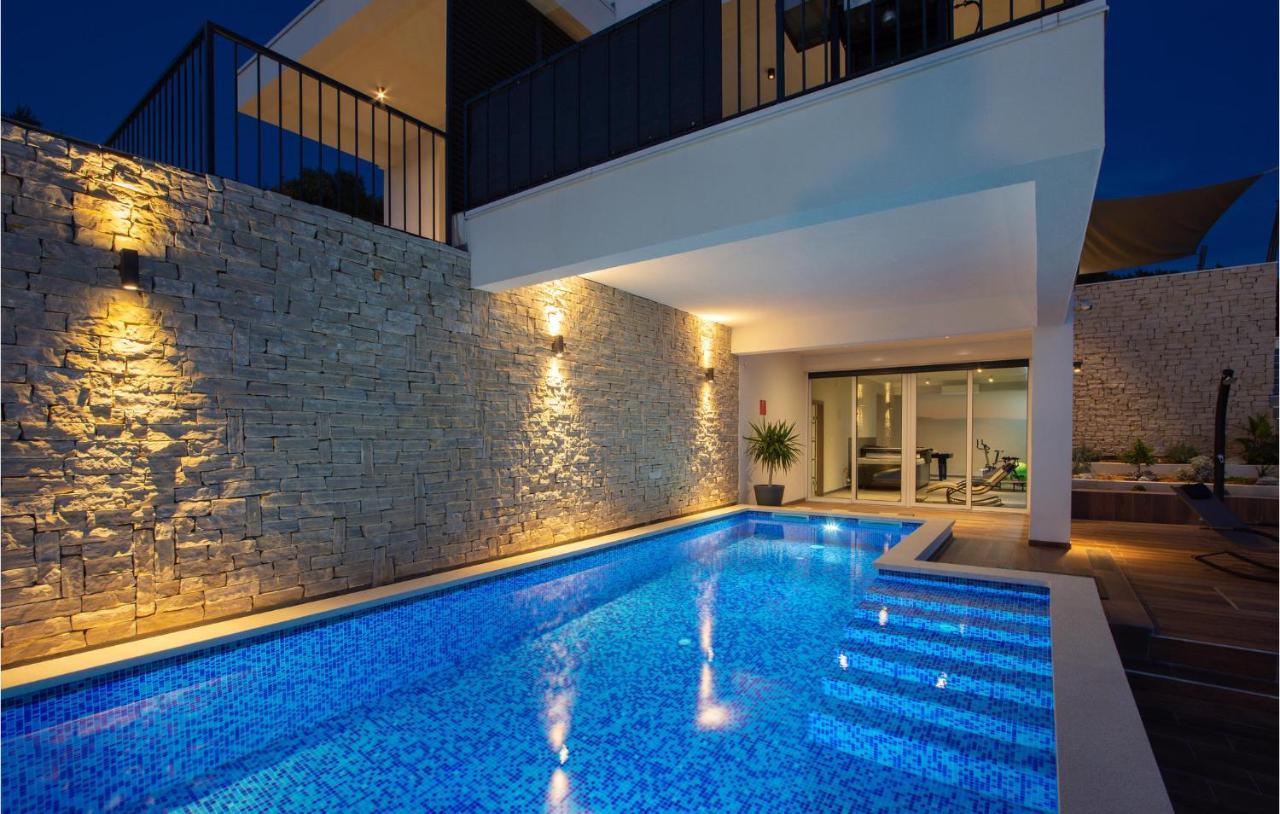 Stunning Home In Okrug Donji With Sauna, Outdoor Swimming Pool And Heated Swimming Pool Okrug Gornji Esterno foto